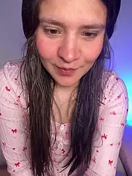 Snapshot of Emilyybennet_ chatting on July 29, 2026, 2:32 am Emilyybennet online show from July 29, 2026, 2:32 am