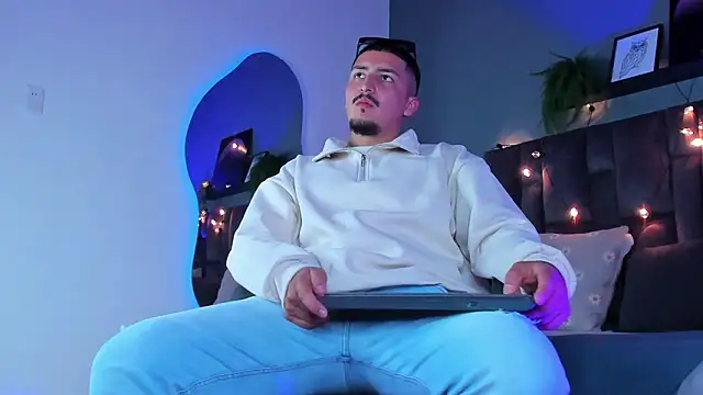 MrFox   online show from February 4, 2026, 7:31 pm