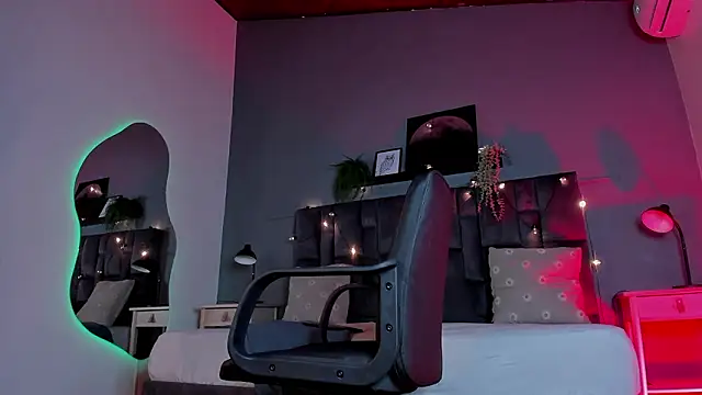 MrFox   online show from February 6, 2026, 7:39 pm