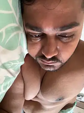 Snapshot of blrguychub chatting on November 17, 2025, 2:50 am blrguychub online show from November 17, 2025, 2:50 am