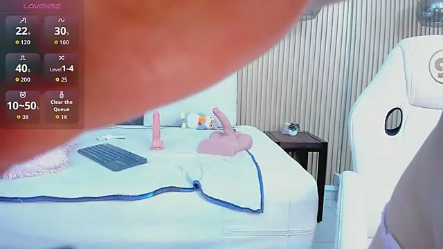 chloe murray online show from September 19, 2025, 7:58 pm