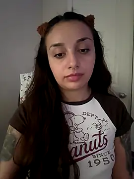 Snapshot of CharmingMaddie chatting on December 13, 2025, 7:53 pm CharmingMaddie online show from December 13, 2025, 7:53 pm