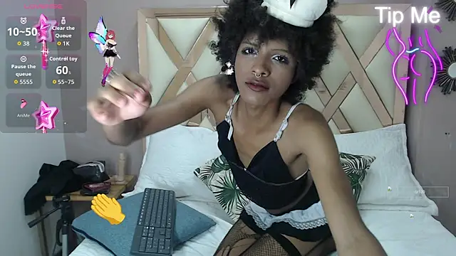 Violett Salvatore online show from October 15, 2025, 9:26 pm