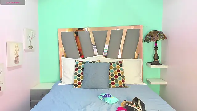 Violett Salvatore online show from February 7, 2026, 9:29 pm