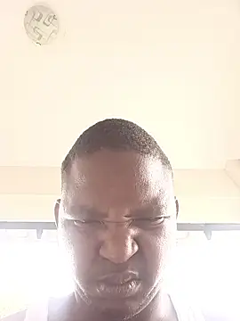 Snapshot of Thabo1004 chatting on September 29, 2025, 8:52 am Thabo1004 online show from September 29, 2025, 8:52 am