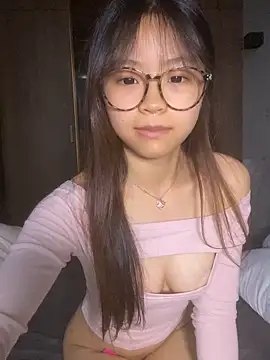 xiaoyu-777 online show from April 13, 2026, 5:24 am