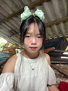 Snapshot of AdamLazis chatting on October 16, 2025, 12:33 am AdamLazis online show from October 16, 2025, 12:33 am