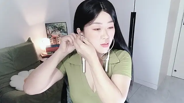 Emmaq996 online show from October 19, 2025, 2:12 am