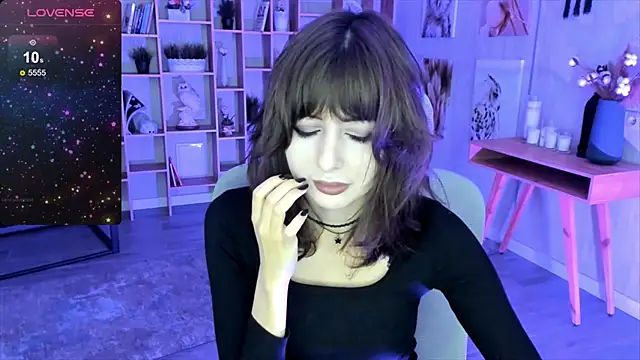 Snapshot of CrystallBloom chatting on October 17, 2025, 4:59 am CrystallBloom online show from October 17, 2025, 4:59 am