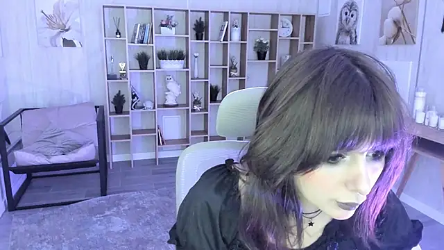 Snapshot of CrystallBloom chatting on October 28, 2025, 4:09 pm CrystallBloom online show from October 28, 2025, 4:09 pm