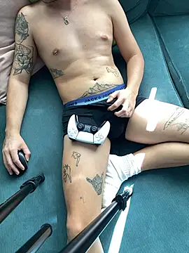 Snapshot of darkdecide chatting on November 8, 2025, 11:21 am darkdecide online show from November 8, 2025, 11:21 am