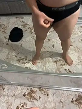 Snapshot of yellova chatting on February 5, 2026, 6:34 pm yellova online show from February 5, 2026, 6:34 pm