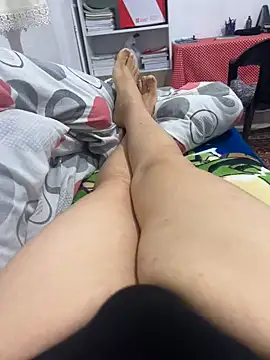 Snapshot of yellova chatting on March 26, 2026, 8:03 pm yellova online show from March 26, 2026, 8:03 pm