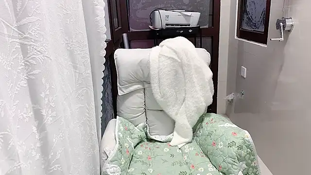 Snapshot of mmm6660 chatting on November 10, 2025, 2:16 pm mmm6660 online show from November 10, 2025, 2:16 pm