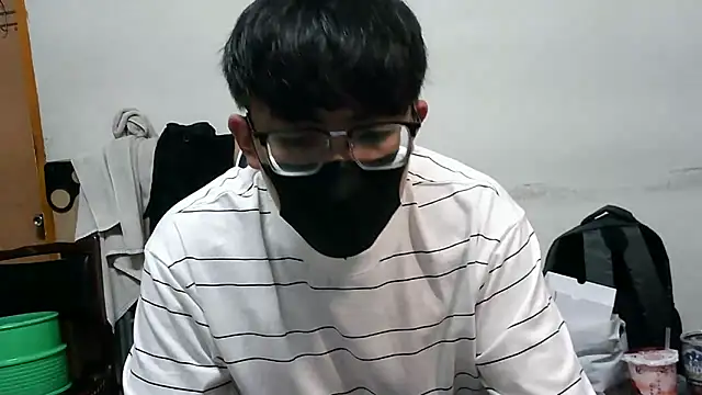 Snapshot of bigbb101011 chatting on September 14, 2025, 1:32 pm bigbb101011 online show from September 14, 2025, 1:32 pm