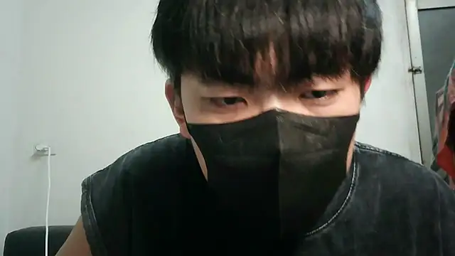 Snapshot of bigbb101011 chatting on November 18, 2025, 2:32 pm bigbb101011 online show from November 18, 2025, 2:32 pm