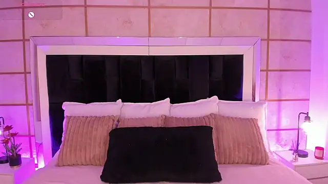 GretaVelvet online show from February 6, 2026, 7:50 pm