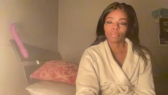 Snapshot of Peachyz69 chatting on February 5, 2026, 2:27 am Peachyz69 online show from February 5, 2026, 2:27 am