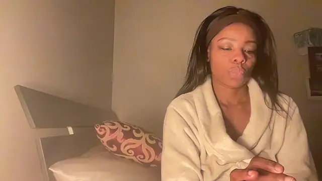 Snapshot of Peachyz69 chatting on February 15, 2026, 7:16 am Peachyz69 online show from February 15, 2026, 7:16 am