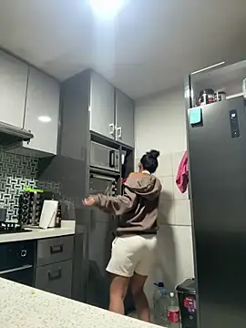 Snapshot of lynn9000 chatting on September 29, 2025, 4:39 am lynn9000 online show from September 29, 2025, 4:39 am