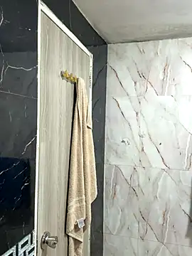 Snapshot of lynn9000 chatting on October 1, 2025, 4:29 am lynn9000 online show from October 1, 2025, 4:29 am