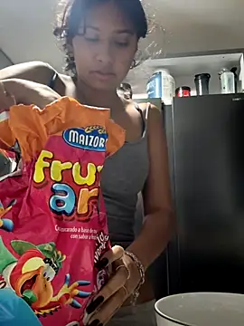 Snapshot of lynn9000 chatting on October 17, 2025, 6:05 am lynn9000 online show from October 17, 2025, 6:05 am