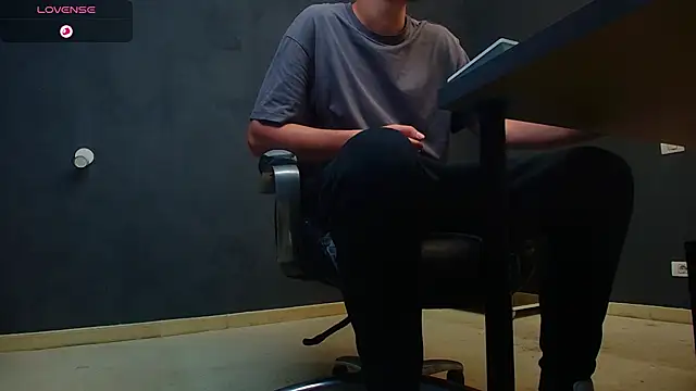 Snapshot of EnzoRace chatting on September 30, 2025, 4:50 am EnzoRace online show from September 30, 2025, 4:50 am