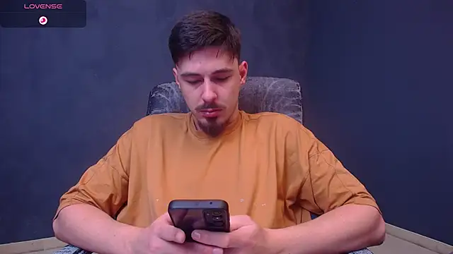 EnzoRace online show from December 14, 2025, 7:58 am