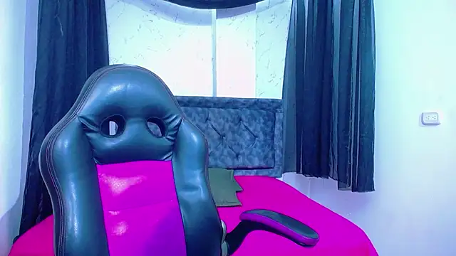 Snapshot of mia__thomson_ chatting on January 7, 2026, 2:19 pm mia thomson online show from January 7, 2026, 2:19 pm