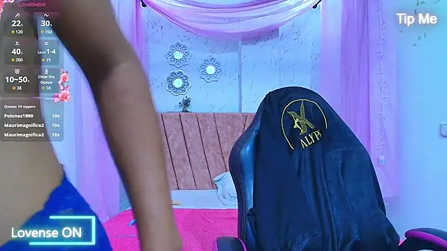 mia  thomson  online show from April 16, 2026, 8:04 am