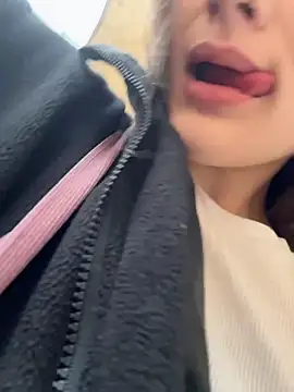 KittyQueeny online show from October 9, 2025, 1:09 pm