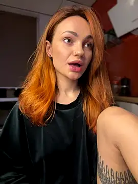 Snapshot of SaraLow chatting on October 24, 2025, 1:03 am SaraLow online show from October 24, 2025, 1:03 am