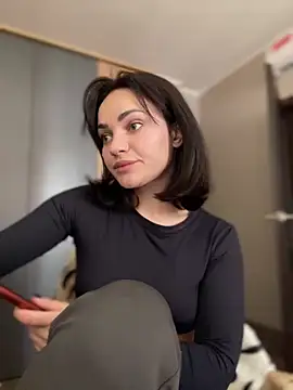 Snapshot of SaraLow chatting on March 26, 2026, 12:33 pm SaraLow online show from March 26, 2026, 12:33 pm