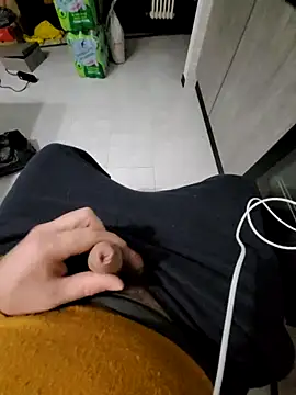 Snapshot of giova17cm chatting on November 19, 2025, 11:05 pm giova17cm online show from November 19, 2025, 11:05 pm