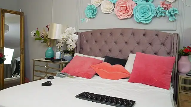 Snapshot of JenniferLovve chatting on November 9, 2025, 4:00 am JenniferLovve online show from November 9, 2025, 4:00 am