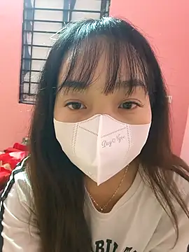 NguyenMyy online show from December 21, 2025, 6:04 pm