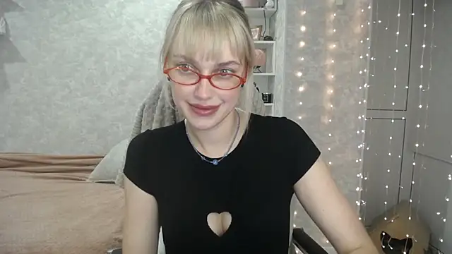 Snapshot of NickyAdamidi chatting on September 15, 2025, 4:07 pm NickyAdamidi online show from September 15, 2025, 4:07 pm