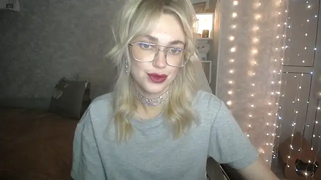 Snapshot of NickyAdamidi chatting on October 5, 2025, 3:32 pm NickyAdamidi online show from October 5, 2025, 3:32 pm