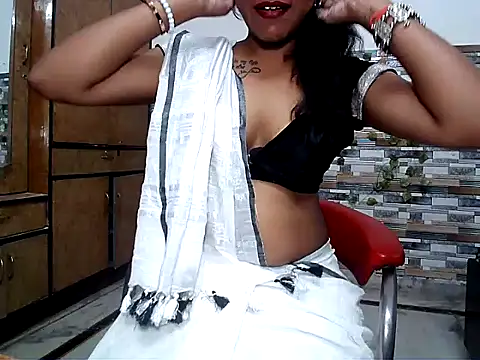 Snapshot of HOT_AARVI11 chatting on September 29, 2025, 5:01 am HOT AARVI11 online show from September 29, 2025, 5:01 am