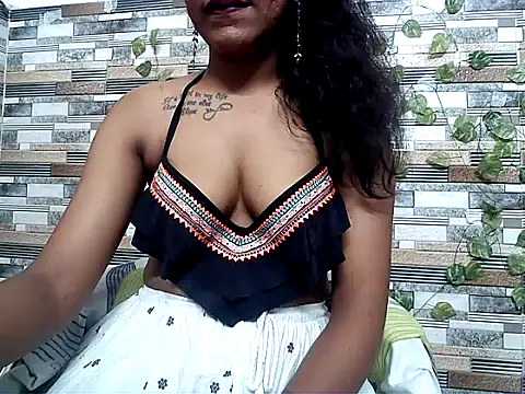 Snapshot of HOT_AARVI11 chatting on October 14, 2025, 3:57 pm HOT AARVI11 online show from October 14, 2025, 3:57 pm