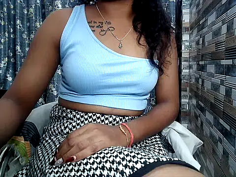 Snapshot of HOT_AARVI11 chatting on November 9, 2025, 3:32 pm HOT AARVI11 online show from November 9, 2025, 3:32 pm