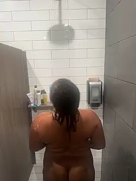 reinagotthroat online show from April 10, 2026, 6:01 pm