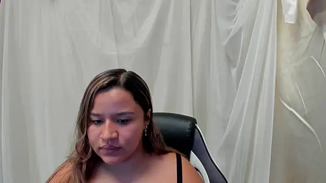 Snapshot of ElaBourn_ chatting on April 9, 2026, 4:23 pm ElaBourn online show from April 9, 2026, 4:23 pm