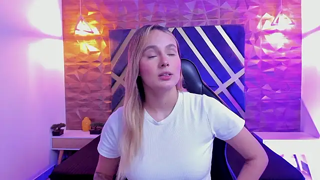 Emmaa white  online show from February 13, 2026, 5:20 pm