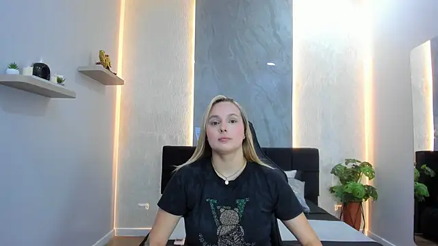 Emmaa white  online show from May 26, 2026, 5:31 pm