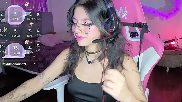 larah uwu online show from January 15, 2026, 7:17 pm