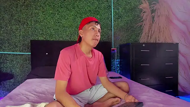 spicy adonhis online show from April 9, 2026, 2:22 pm