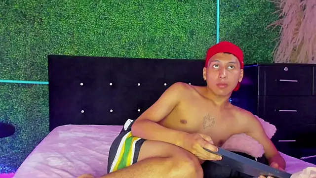 spicy adonhis online show from April 10, 2026, 9:08 pm