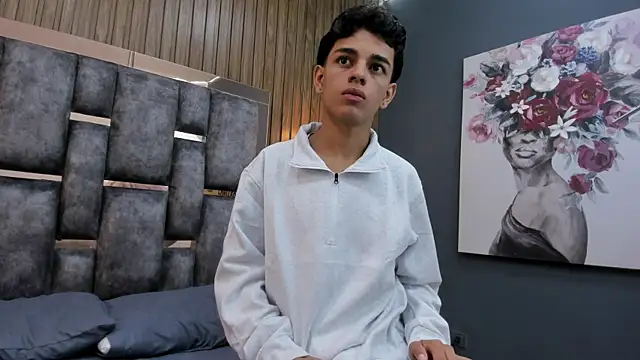 Snapshot of owen__johnson chatting on October 25, 2025, 12:02 pm owen johnson online show from October 25, 2025, 12:02 pm