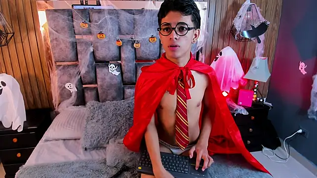 Snapshot of owen__johnson chatting on October 29, 2025, 12:18 pm owen johnson online show from October 29, 2025, 12:18 pm